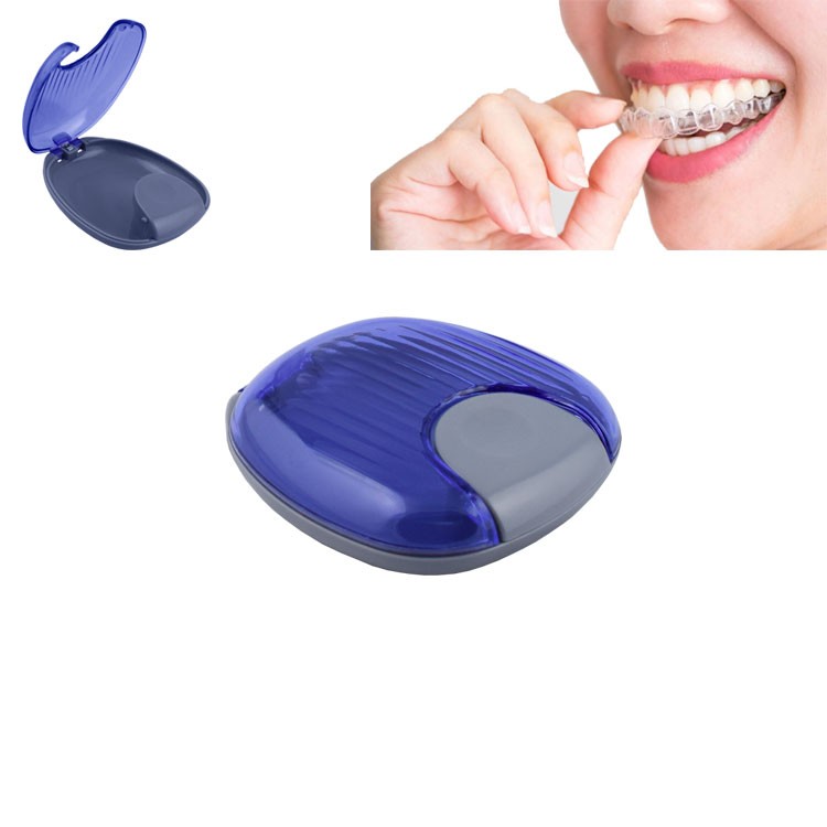 Pudełka na retainery Invisalign niebieskie