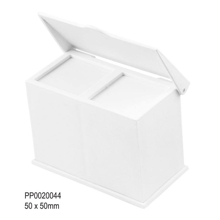 Pojemnik na kompresy biały plastikowy 50x50mm
